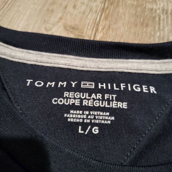 Tommy Hilfiger Regular Fit Tommy Team 2024 Graphic Shirt Mens Size Large - Picture 3 of 6